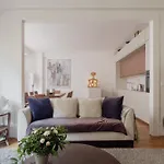 Veeve - La Vie Est Belle